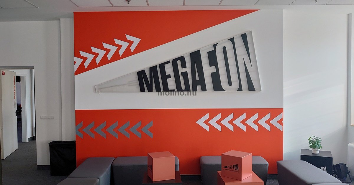 Megafon iroda dekoráció